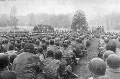 First 'bowl formation' at Plouay in memory of the dead